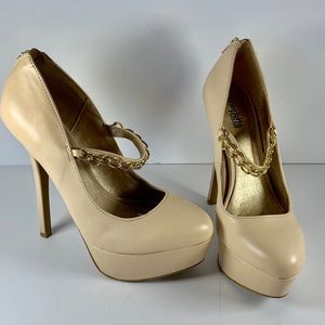 Cream/neutral round toe stiletto